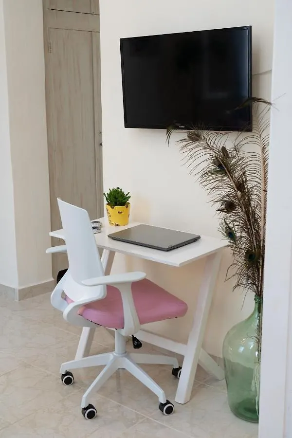 Flowers In The City - Elegant Home In Argostoli