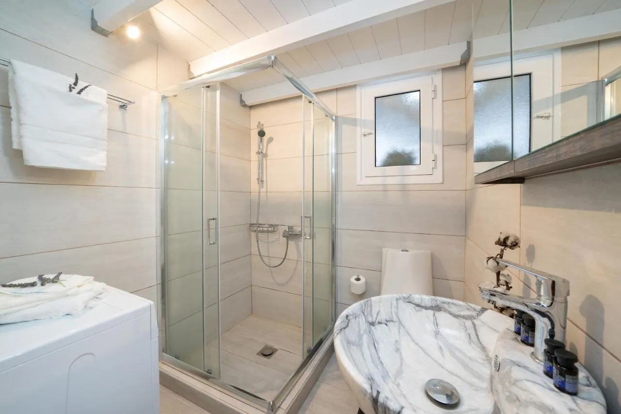 Flowers In The City - Elegant Home In Argostoli Holiday home